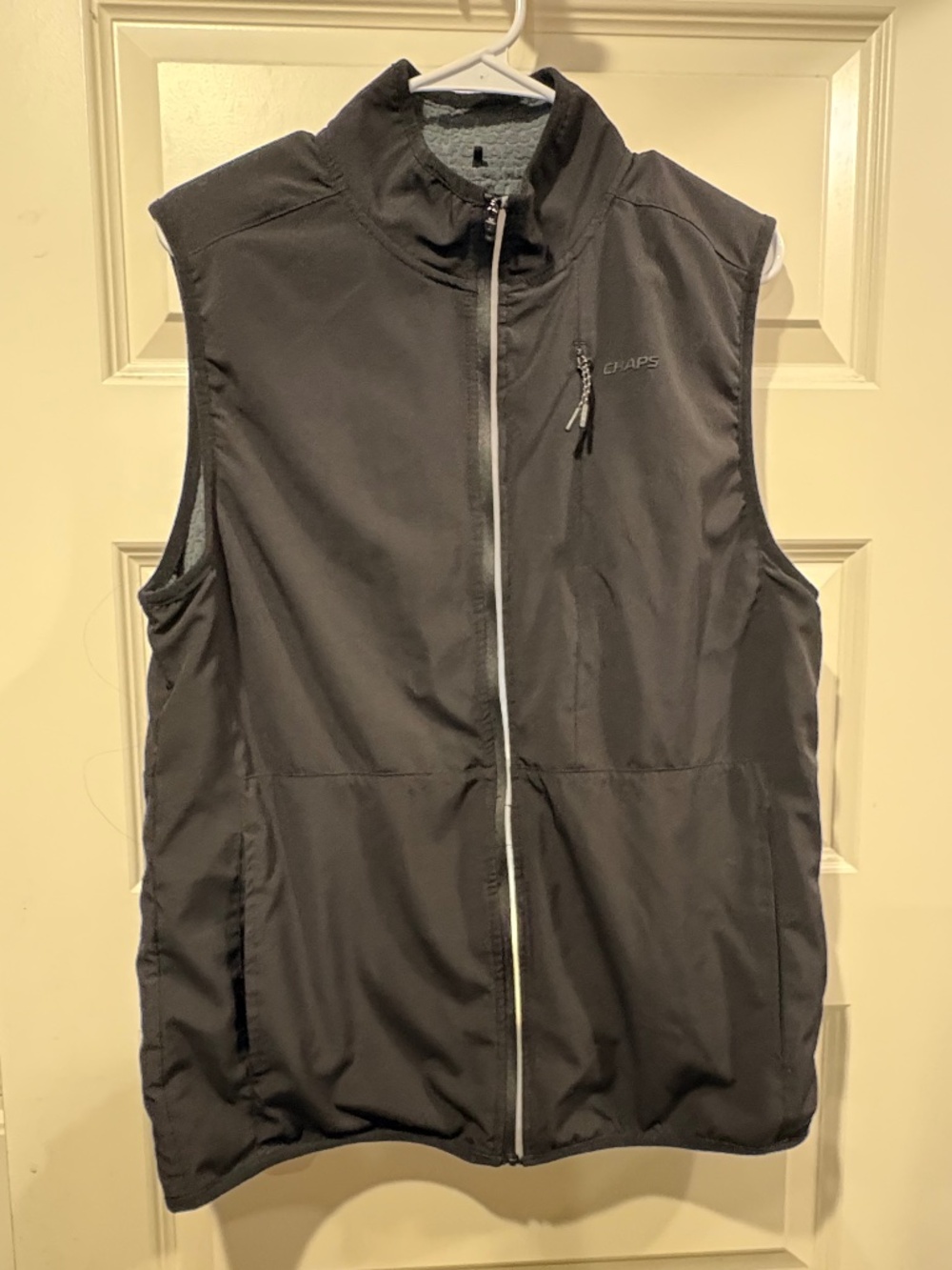 Chaps Men's Golf Woven Vest Black Medium